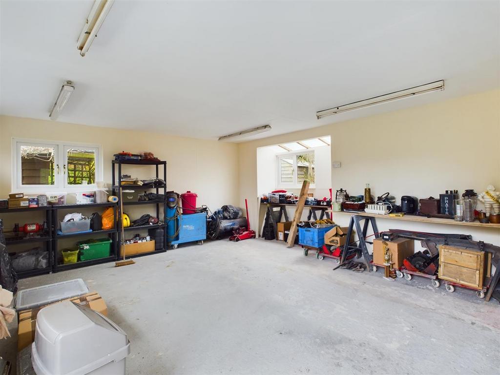 Garage / Workshop