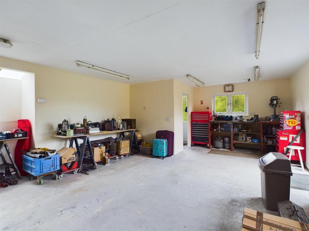 Garage / Workshop