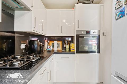 101 Bynghams, Harlow, CM19 5NT