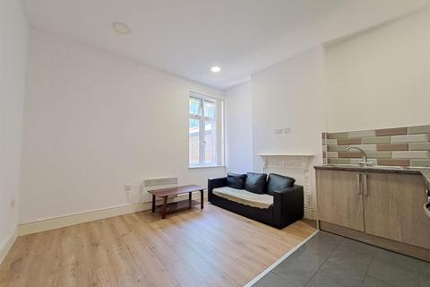 2 bedroom flat to rent, Bramble Court, Woodcote Road, Wallington