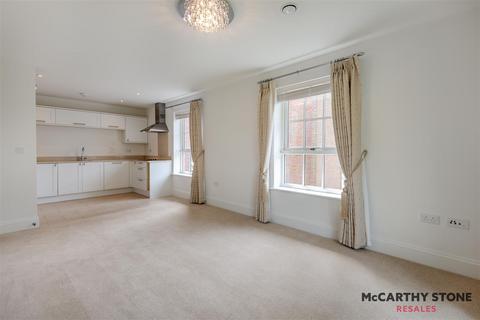 2 bedroom apartment for sale, The Cloisters, High Street, Great Missenden, HP16 0AA