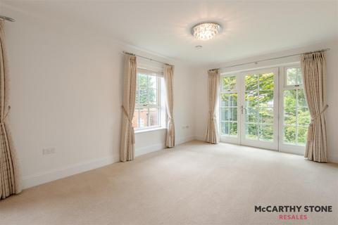 2 bedroom apartment for sale, The Cloisters, High Street, Great Missenden, HP16 0AA