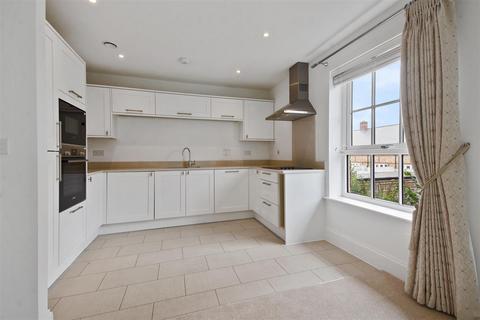 undefined, The Cloisters, High Street, Great Missenden, HP16 0AA