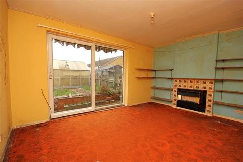 2 bedroom semi-detached house for sale, Ennerdale Road, Rushden NN10