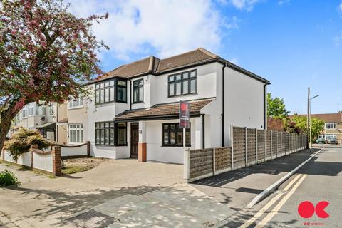 55 Amery Gardens, Romford, RM2 6RX