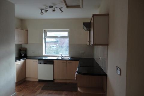 4 bedroom flat to rent, Common Road, Wombourne