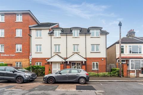 1 bedroom flat for sale, Clifton Park Avenue, Raynes Park SW20