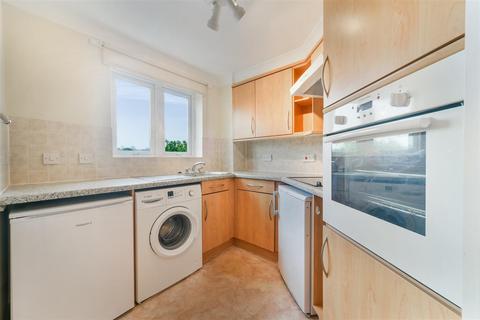 1 bedroom flat for sale, Clifton Park Avenue, Raynes Park SW20