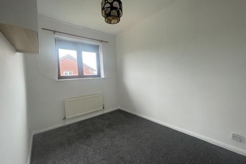 2 bedroom end of terrace house to rent, Kestrel Drive, Crewe CW1