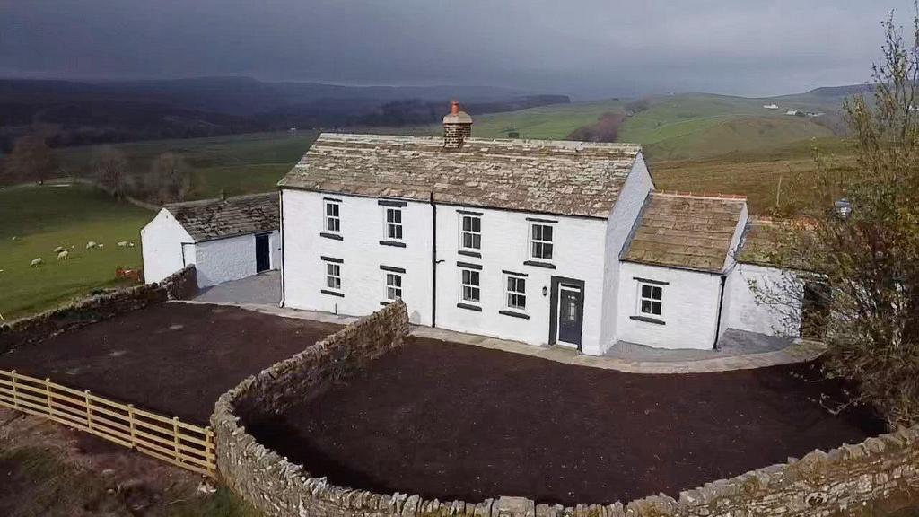Barnard Castle DL12 3 bed detached house to rent £1,200 pcm (£277 pw)