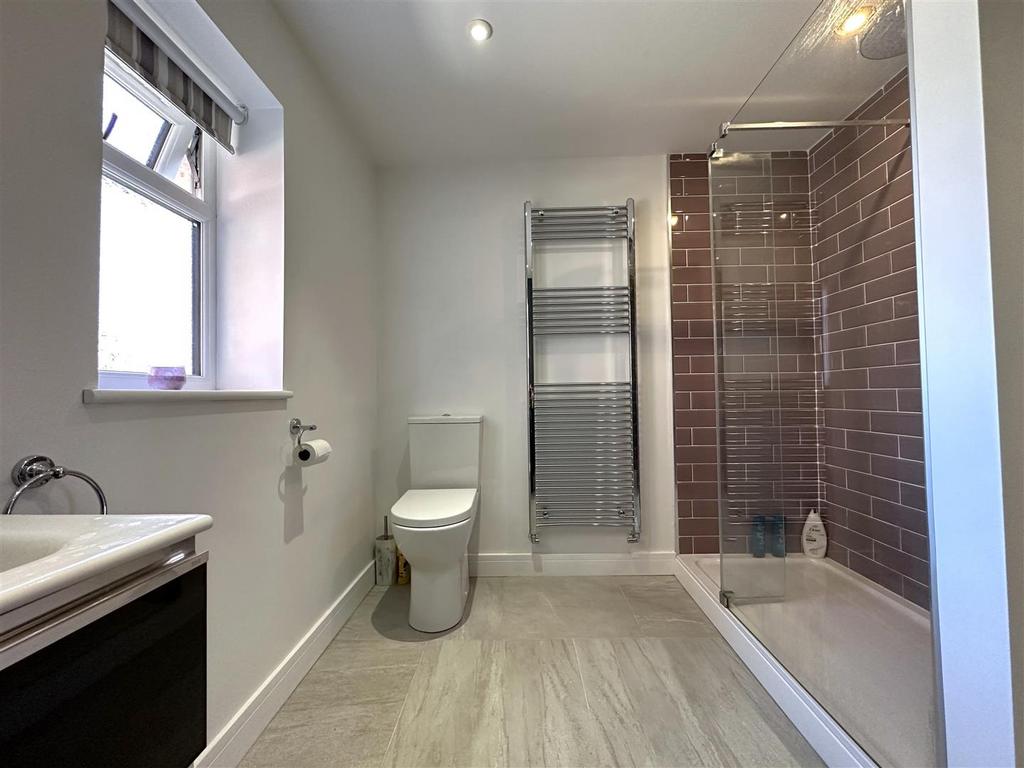 Ground Floor Shower Room 654