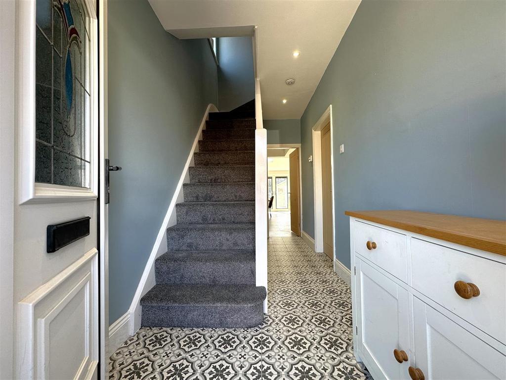 Inviting Entrance Hall 596