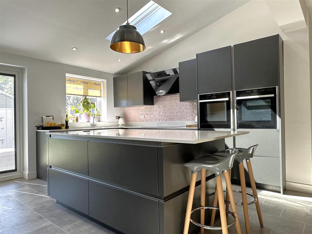 High Specification Breakfast Kitchen 644