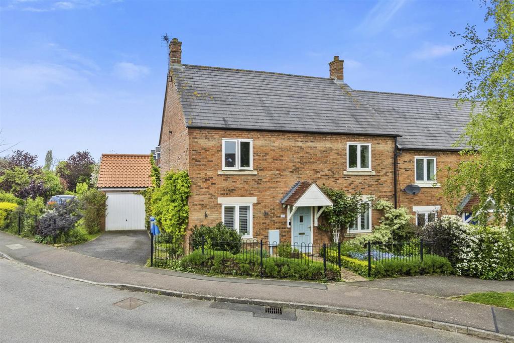 Cransley Rise, Mawsley NN14 4 bed semidetached house for sale £370,000