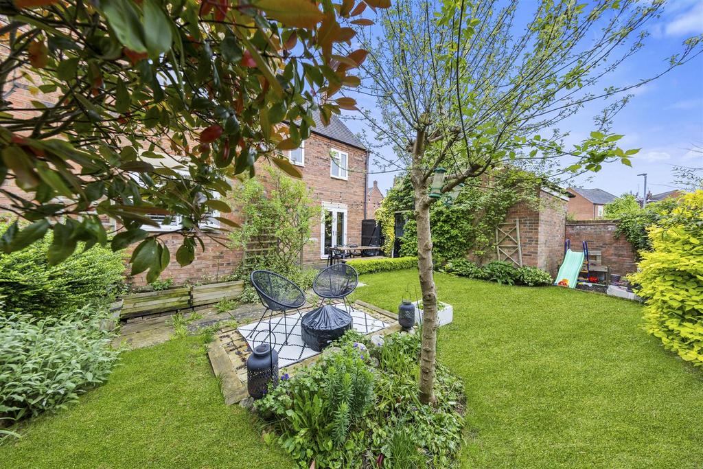 Cransley Rise, Mawsley NN14 4 bed semidetached house for sale £370,000