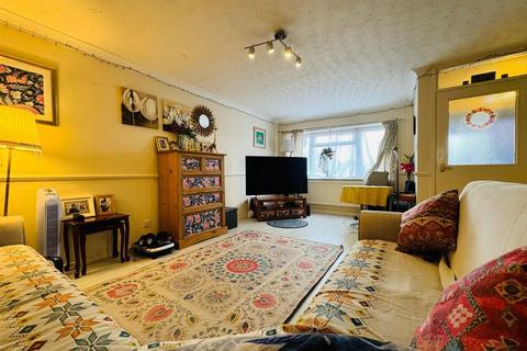 3 bedroom end of terrace house for sale, Fullwell Avenue, Ilford