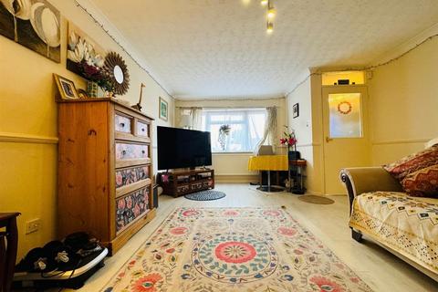 3 bedroom end of terrace house for sale, Fullwell Avenue, Ilford