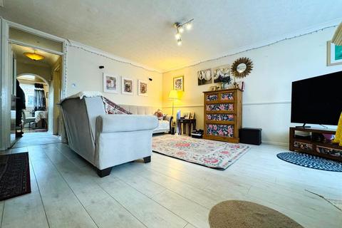 3 bedroom end of terrace house for sale, Fullwell Avenue, Ilford