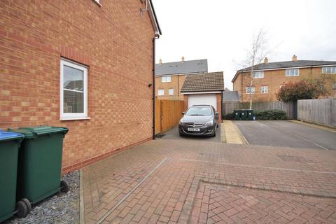3 bedroom semi-detached house to rent, Fusiliers Close, Coventry