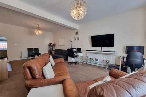 3 bedroom end of terrace house for sale, St. Albans Road, Ilford