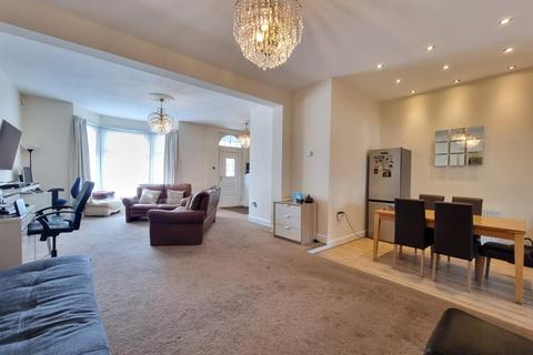3 bedroom end of terrace house for sale, St. Albans Road, Ilford