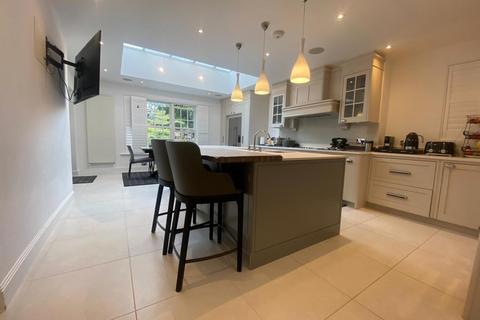 5 bedroom detached house to rent, Harmsworth Way, Totteridge, N20