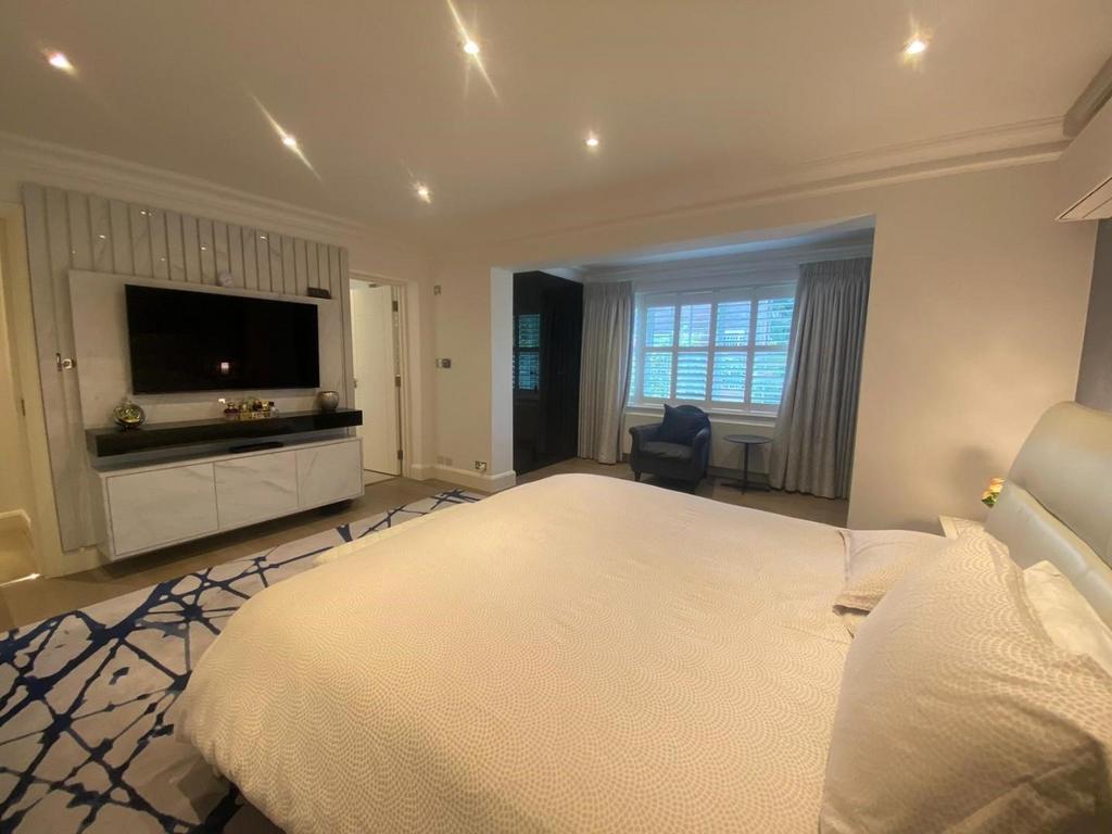 Bed 1.jpg