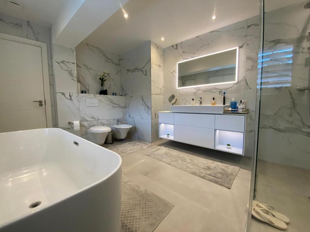 Bath 2.jpg