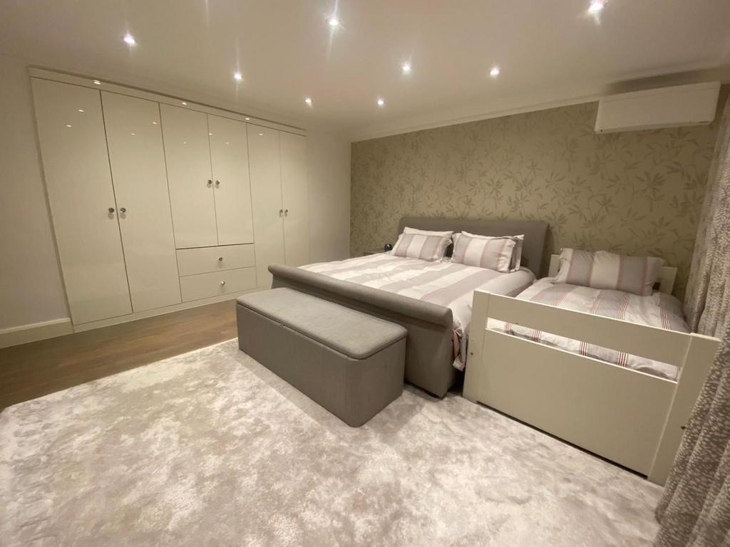 Bed 32.jpg