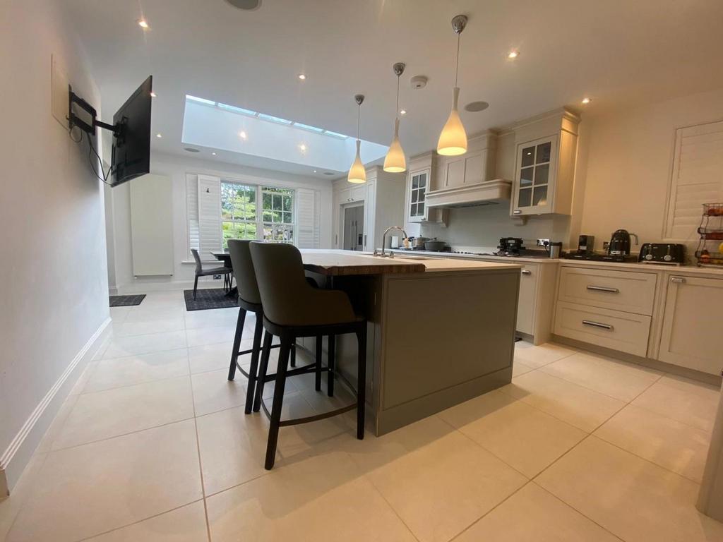 Kitchen 2.jpg