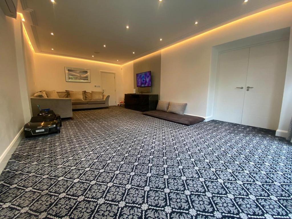 Lounge 2.jpg