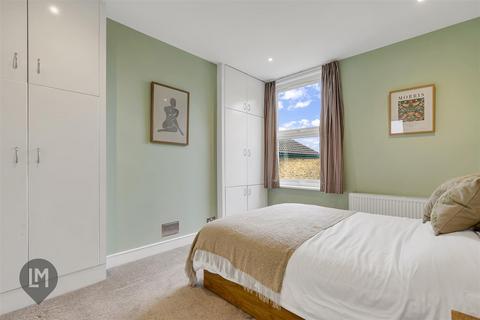 2 bedroom flat for sale, Garratt Lane, London