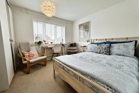 4 bedroom detached house for sale, Erica Drive, Whitnash, Leamington Spa