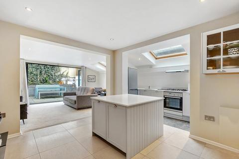 Gowan Avenue, SW6