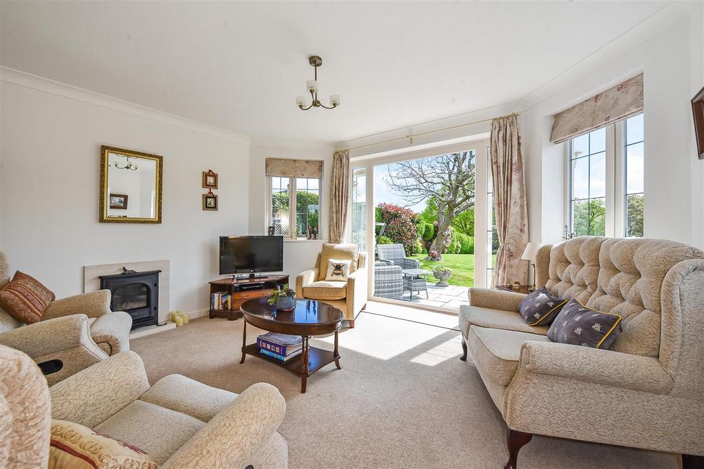Pear Tree Drive, Landford, Wiltshire 2 bed detached bungalow for sale