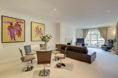 3 bedroom apartment for sale, Mountview Close, NW11
