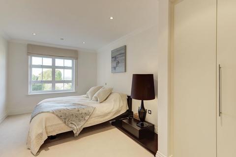 16 Mountview Close, London, NW11 7HG