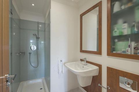 16 Mountview Close, London, NW11 7HG