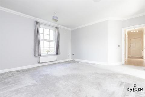 2 bedroom apartment to rent, Kendall Road, Waltham Abbey