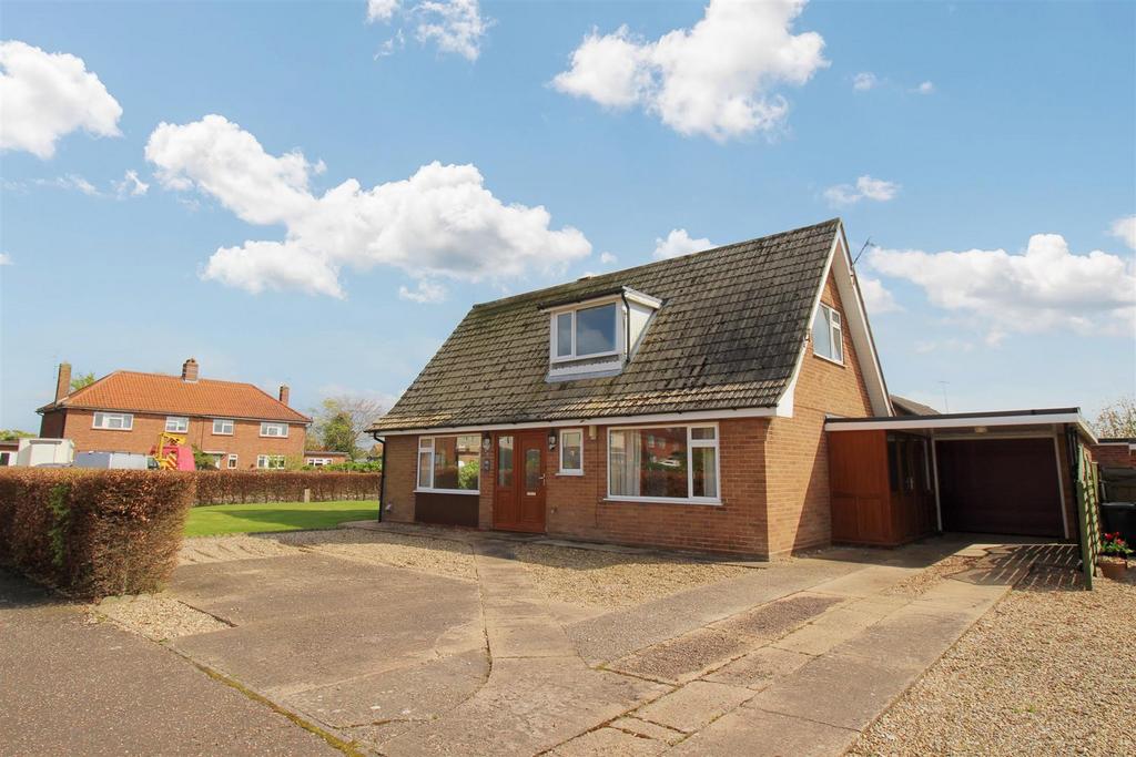 Wades Way, Trunch, North Walsham 4 bed detached bungalow for sale £