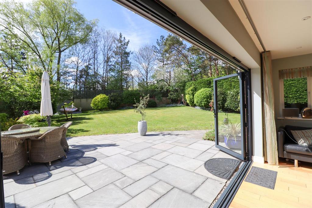 Bi Folds To Garden