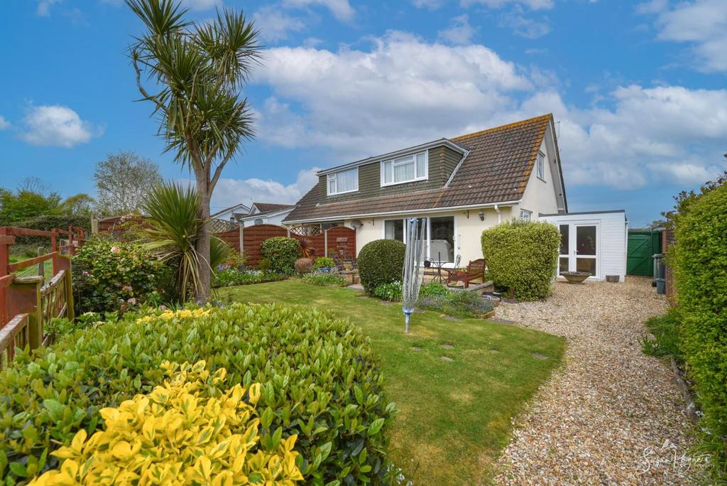 Bourn Close, Ryde 3 bed semi-detached bungalow - £299,950