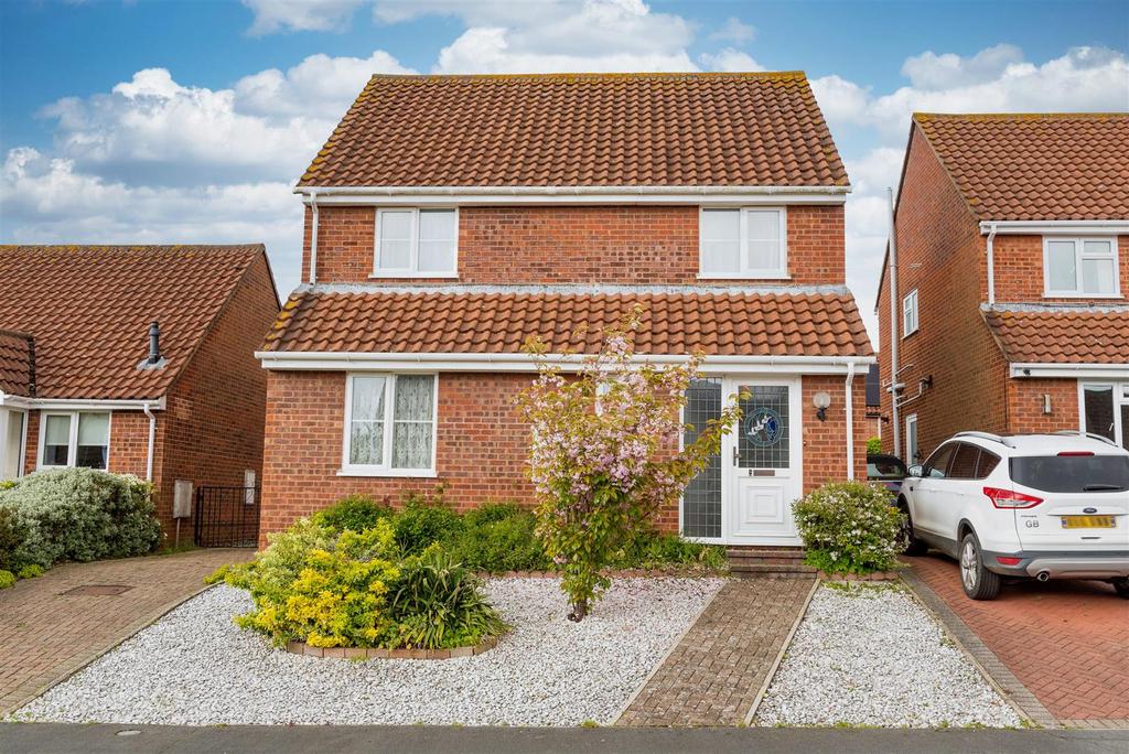 3 Shearman Road, Hadleigh 3 bed detached house for sale £345,000