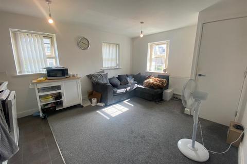 2 bedroom end of terrace house to rent, Marlington Drive, Deighton, Huddersfield