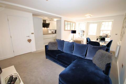 1 bedroom flat for sale, High Street, Silsoe, Bedford