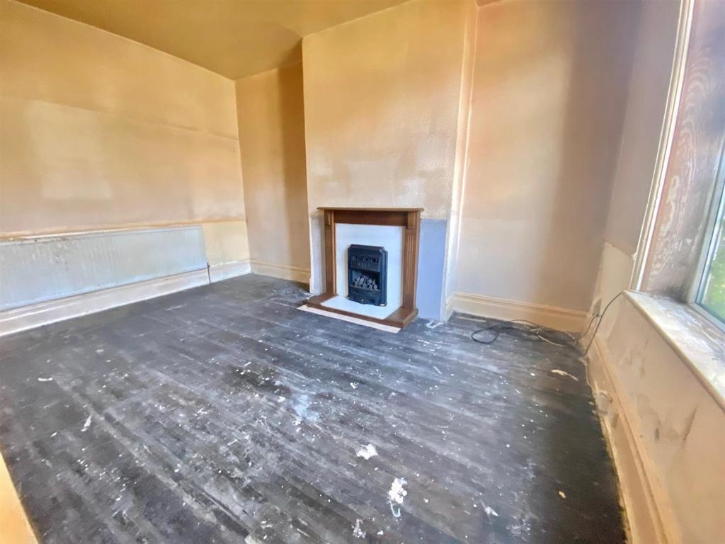 Bramleys Estate Agents - Auction - Hawthorne Terra