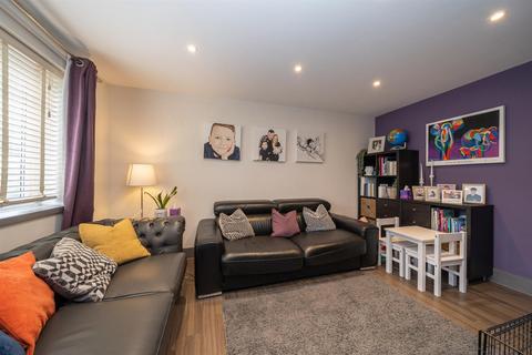 3 bedroom terraced house for sale, Gadebridge Road, Gadebridge, Hemel Hempstead, Hertfordshire, HP1 3EW