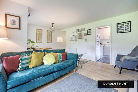 2 bedroom apartment for sale, Malcolm Way, Wanstead E11