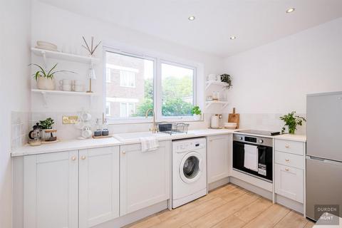 1 bedroom apartment for sale, Woodford Road, South Woodford E18