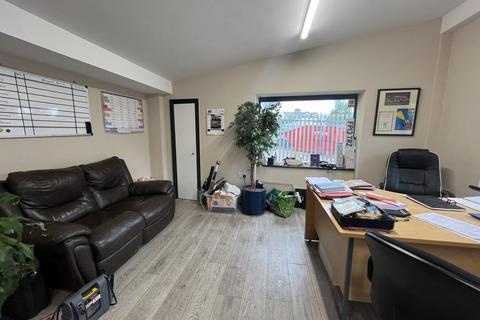 Showroom to rent, Unit 1 Handford Business Park, Ipswich, Suffolk, IP1